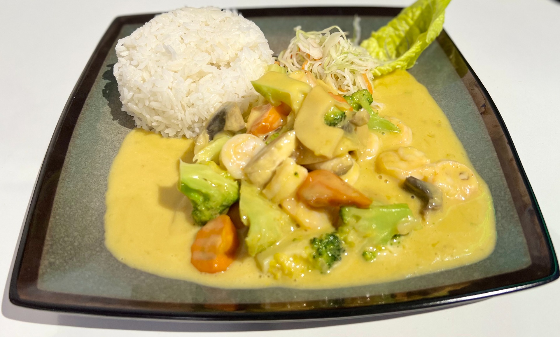 Com tom kari / krevety na kari s rýží