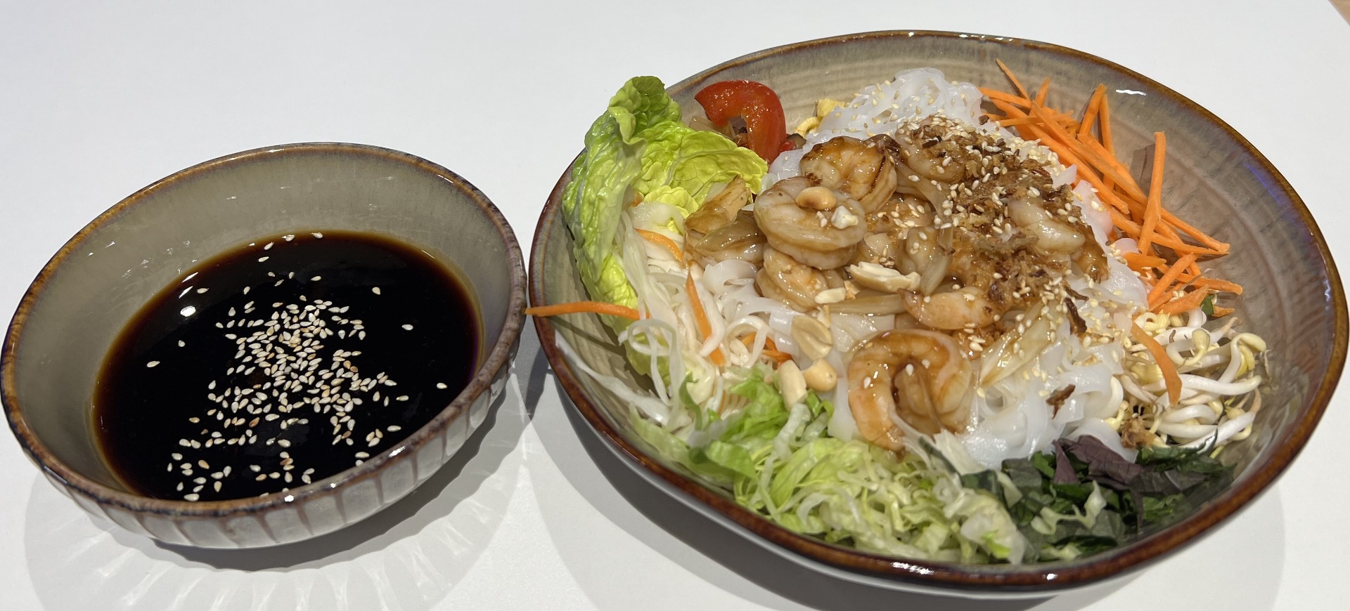 Pho tron tom / míchané rýžové ploché nudle s krevetami / studený pokrm